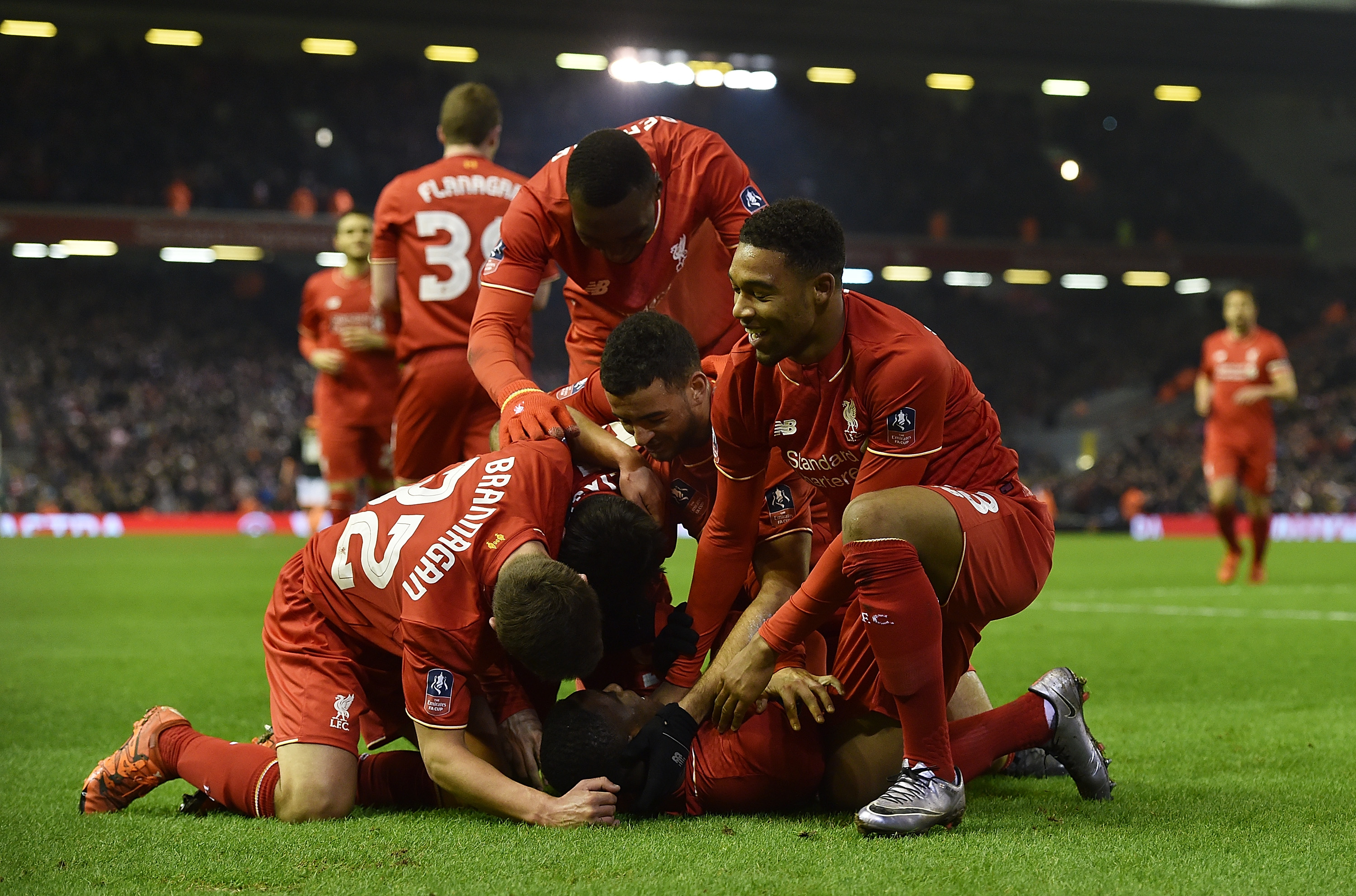 巴萨vs阿拉维斯首发：亚马尔领衔，德容缺席，佩德里替补