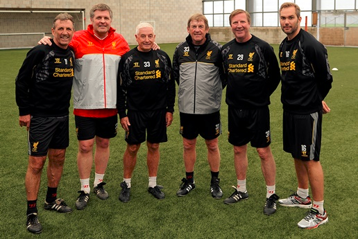 曼联队长B费已确定因腿筋受伤将缺席对阵纽卡斯尔联的比赛（曼联队长B费腿筋受伤，确定缺席与纽卡斯尔联一战）